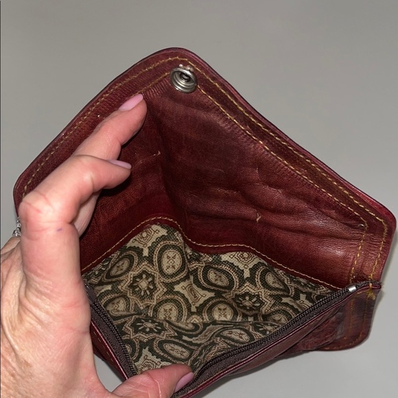 Embossed Leather Wallet - Picture 5 of 11